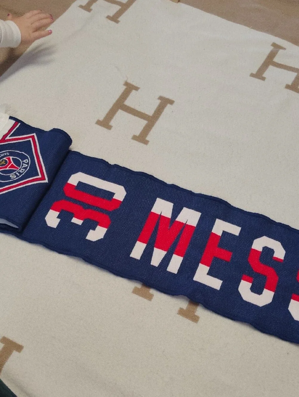 Messi official paris